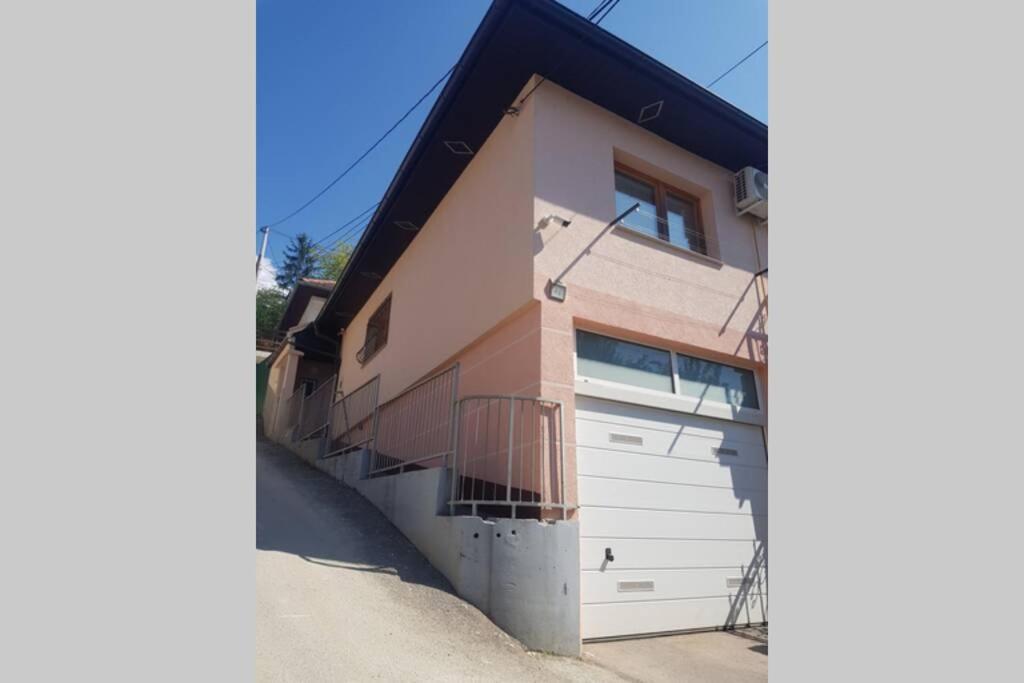 Apartman Sa Garazom I Internetom Сараево Экстерьер фото